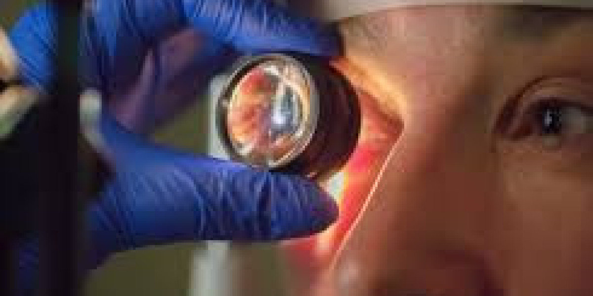 Top Retina Surgeon in Noida: Expert Eye Care